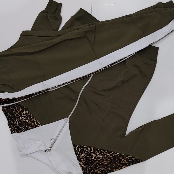 Brand New women's track suits zipper down. - Picture 1 of 3